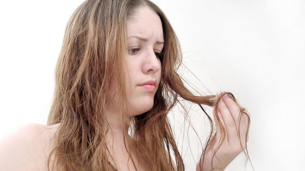 Cara Mengatasi Rambut Berminyak dan Ketahui Penyebabnya