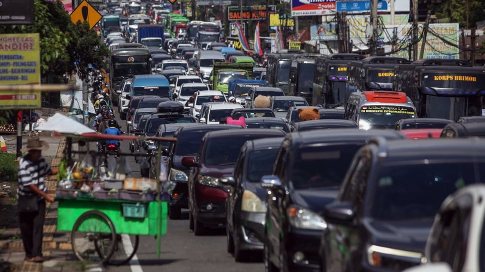 Urai Macet di Puncak, Polisi Berlakukan One Way Arah Jakarta