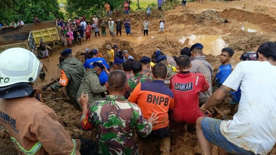 Banjir-Tanah Longsor di Padang: 3 Tewas, Ribuan Warga Mengungsi