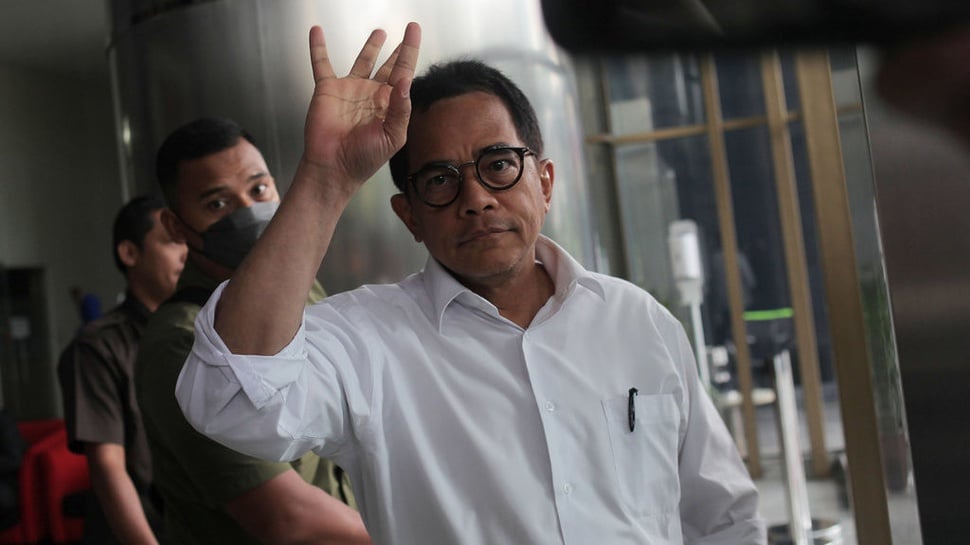 Sekjen DPR Bungkam Usai Diperiksa KPK soal Korupsi Rumah Jabatan