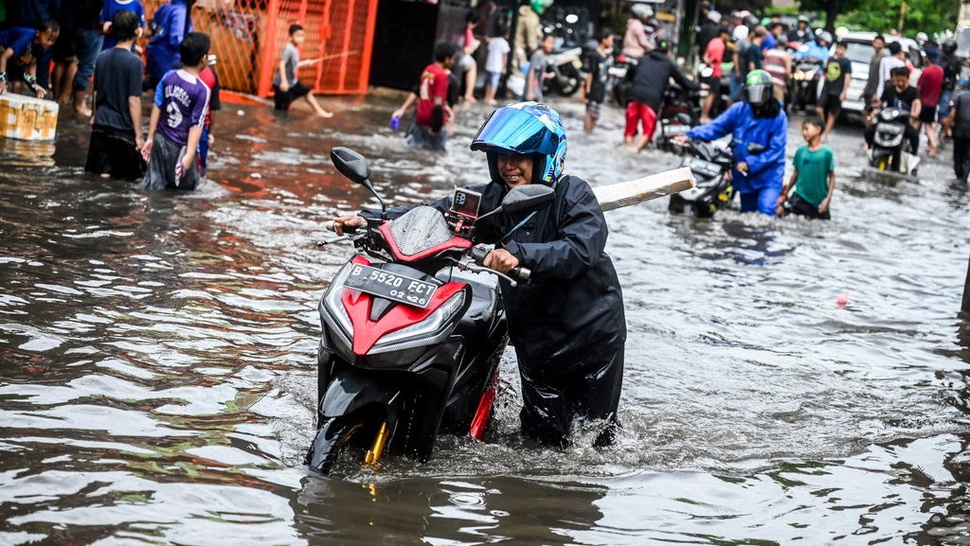 3 Pintu Air di Jakarta Berstatus Waspada, 28 RT Terendam Banjir