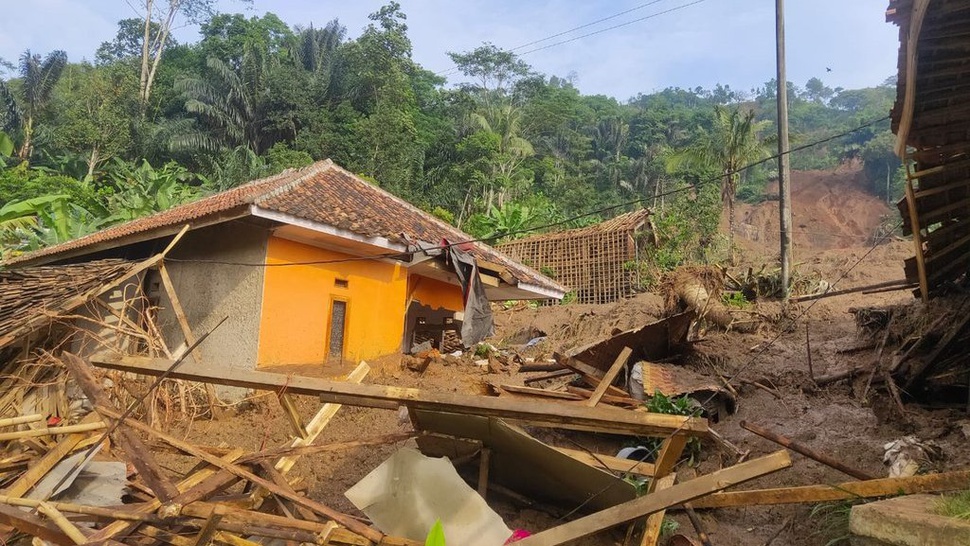 Banjir dan Longsor di Bandung Barat, 9 Orang Warga Hilang