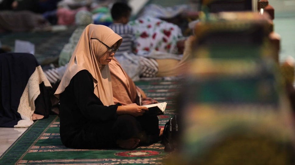 10 Puisi Tentang Malam Lailatul Qadar yang Menyejukkan Hati