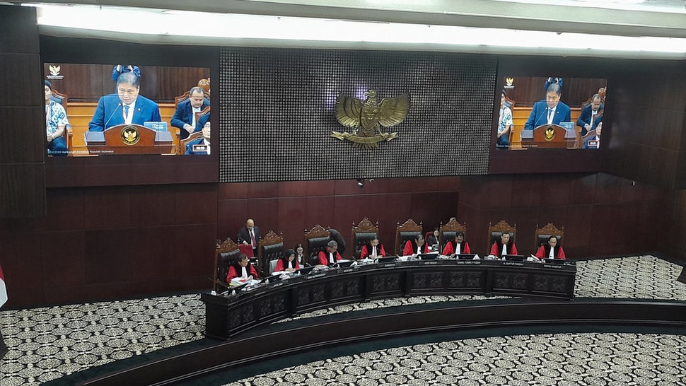 Hakim MK Curiga Pemerintah 'Cawe-cawe' Pergantian Dirut Bulog