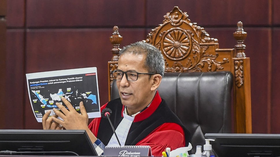 Revisi UU MK Dinilai Hendak Depak Saldi Isra dan Arief Hidayat