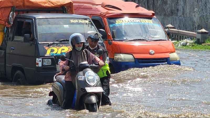 Jalan Kaligawe Semarang Banjir, Pemudik Dialihkan Jalur Lain