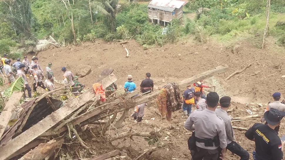 Terhalang Medan Sulit, Tim SAR Lanjutkan Cari Dua Korban Longsor