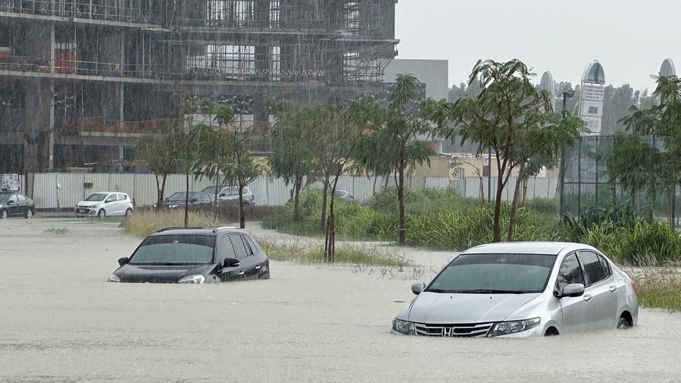 Penyebab Banjir di Dubai hingga Bandara dan Mobil Terbenam