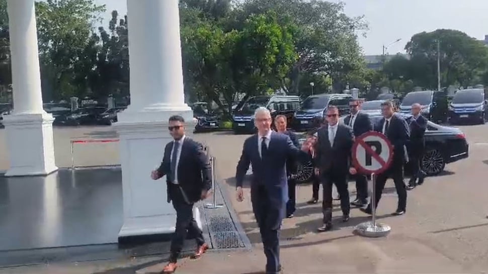 CEO Apple Tim Cook Temui Jokowi di Istana, Menperin: Bahas TKDN