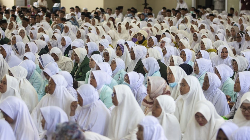 40 Doa Haji dan Umrah Lengkap Bahasa Arab, Latin, & Artinya