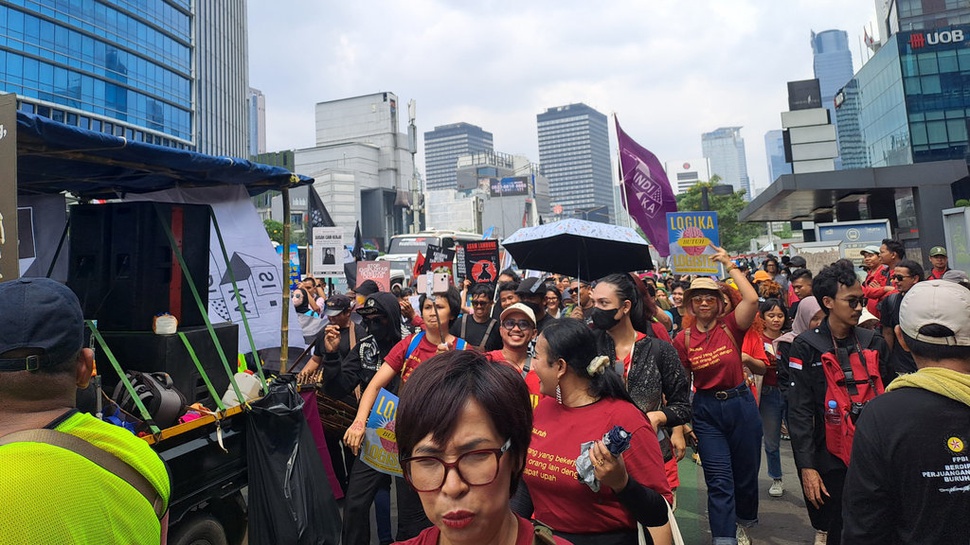 YLBHI Sebut Ucapan Selamat Hari Buruh dari Jokowi Hanya Gimik