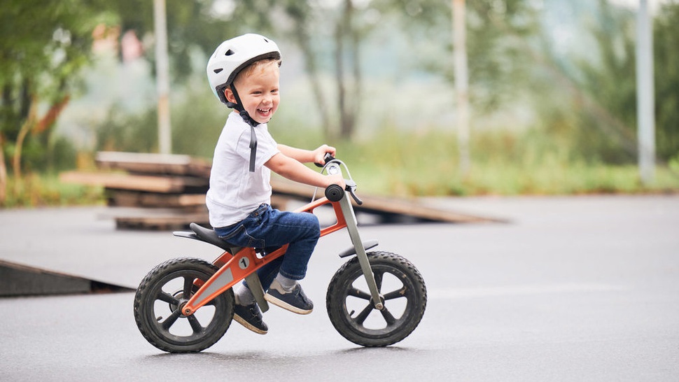 9 Manfaat Balance Bike untuk Anak dan Usia Tepat Mengajarkannya