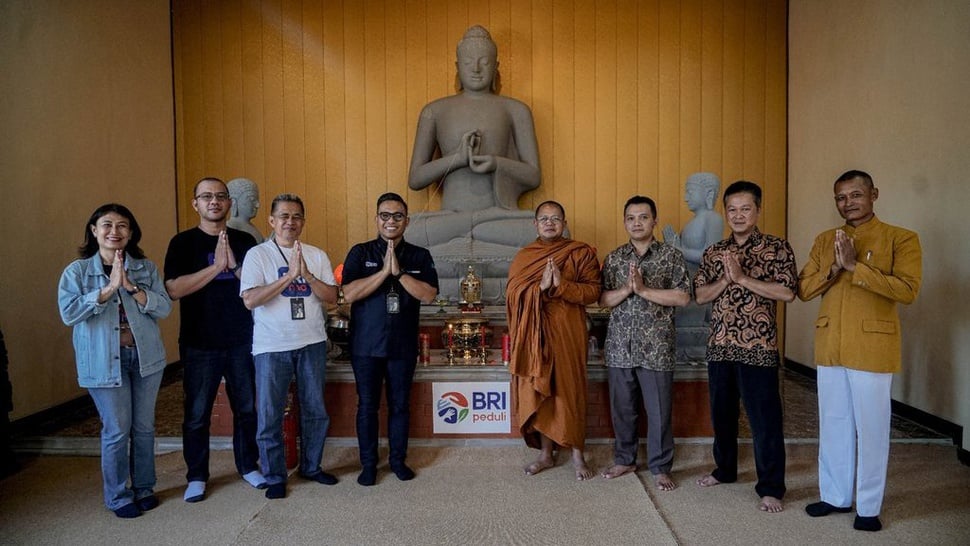 Peringati Waisak, BRI Peduli Salurkan Bantuan untuk Umat Buddha