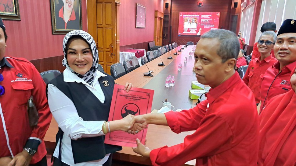 Bupati Klaten Sri Mulyani Ambil Formulir Pilgub Jateng dari PDIP