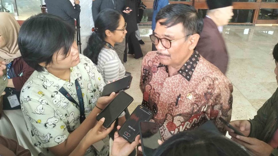 Djarot: PDIP Kunci Agar Bobby Nasution Tak Lawan Kotak Kosong