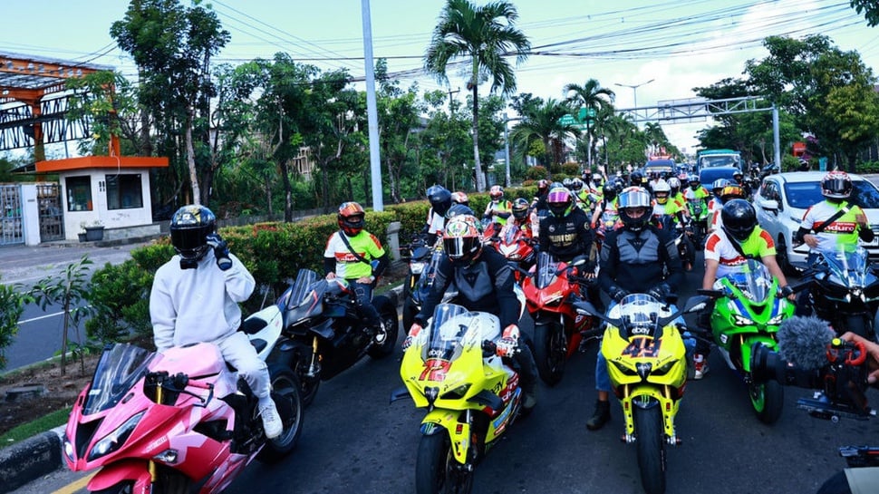 Pembalap Pertamina Parade Bareng Komunitas Klub Motor Bali