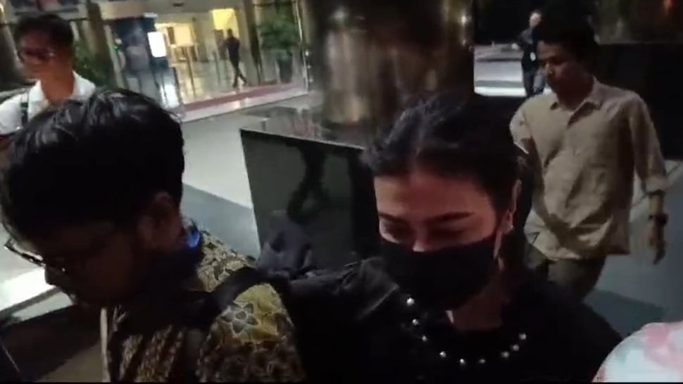 Putri SYL Minta Maaf ke Publik usai Diperika Penyidik KPK