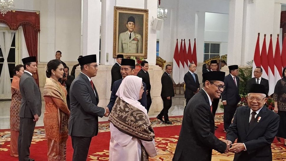Jokowi Lantik 3 Wakil Menteri, Ada Keponakan & Eks Aspri Prabowo