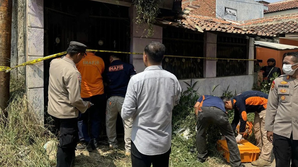 Polisi Usut Penemuan Kerangka Mayat Anak & Ibu di Bandung Barat
