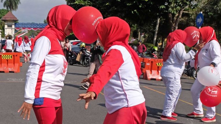 55 Ide Lomba 17 Agustus Ibu-ibu yang Heboh dan Menarik