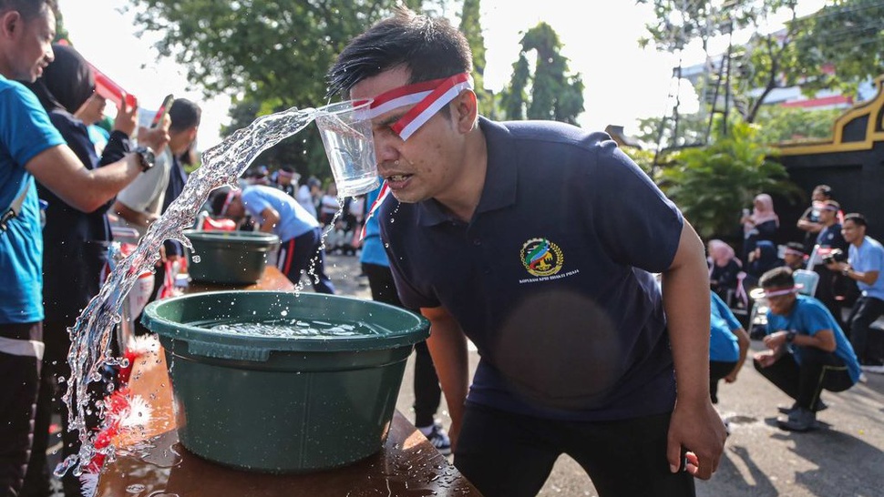 40 Ide Hadiah Lomba 17 Agustus untuk Bapak-bapak yang Unik