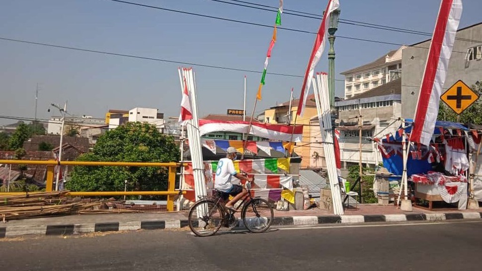 Pedagang Bendera di Yogya Diimbau Tak Ambil Hak Pejalan Kaki