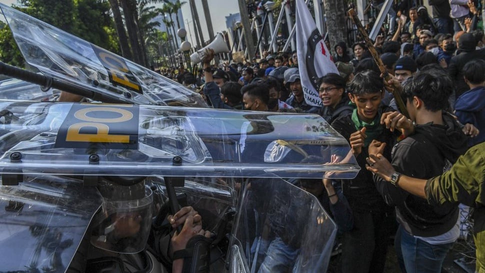 Menyoal Represi Aparat ke Demonstran yang Terus Berulang