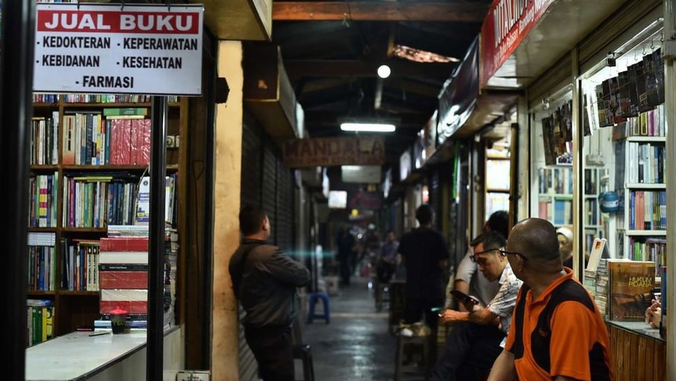 Pasang Surut Pasar Buku Palasari Bandung Bertahan di Era Digital