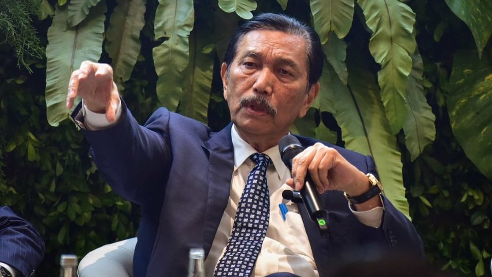 Luhut Sebut Pemerintah Akan Segera Bahas Pembatasan BBM Subsidi