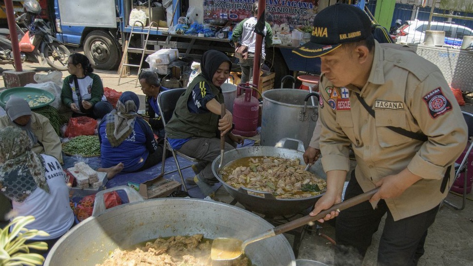 Pemkab Bandung Buat Dapur Umum untuk Pengungsi Terdampak Gempa