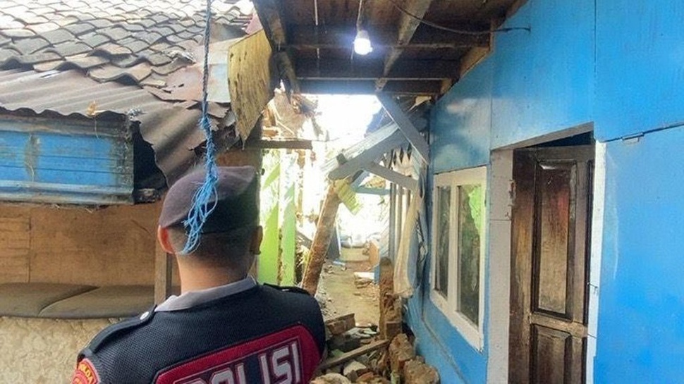 Polda Jawa Barat Bantu Evakuasi Terdampak Gempa Bandung