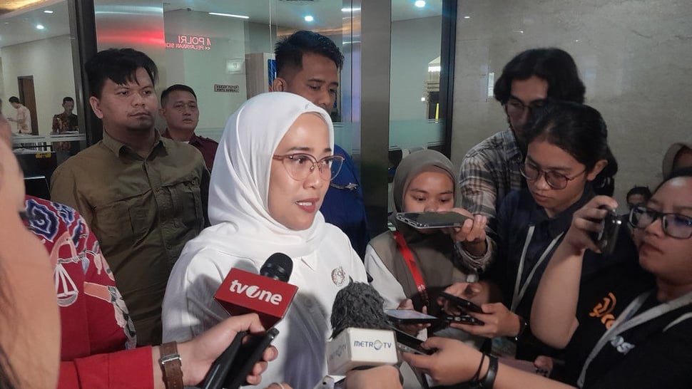 Tia Rahmania Datangi Bareskrim untuk Konsultasi & Bersihkan Nama