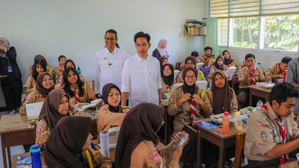 Gibran: Menu Makan Siang Gratis SMA 70 Jakarta Paling Mewah