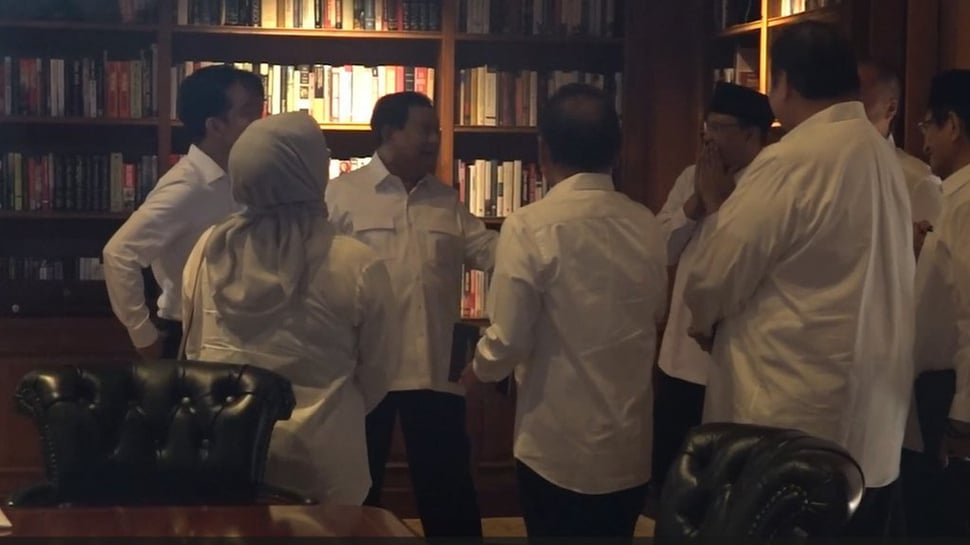 Calon Menteri Prabowo Berkumpul dan Kompak Kenakan Kemeja Putih