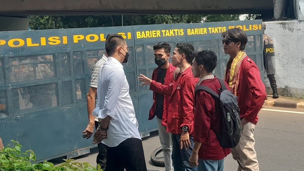 Demo Mahasiswa UBK di Senayan Berakhir Aksi Penilangan Polisi