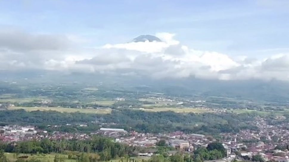 Sejarah Gunung Tidar: Paku Pulau Jawa & Tradisi Akademi Militer