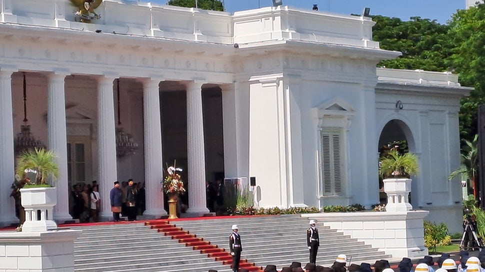 Prabowo Dampingi Jokowi Tinggalkan Istana Hingga Bandara Halim