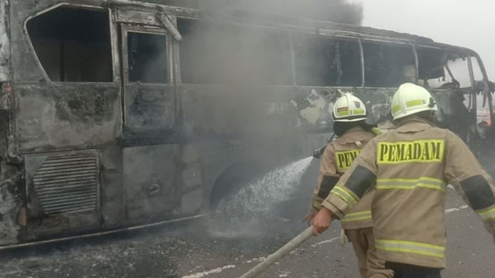 Bus Pariwisata Angkut 58 Anak TK Terbakar di Tol Wiyoto Wiyono