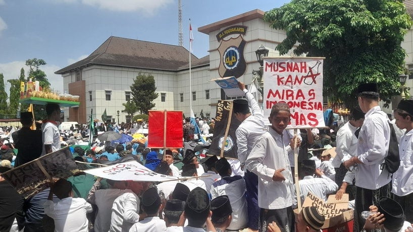 Ribuan Santri Demo di Polda DIY Serukan Jogja Anti Miras