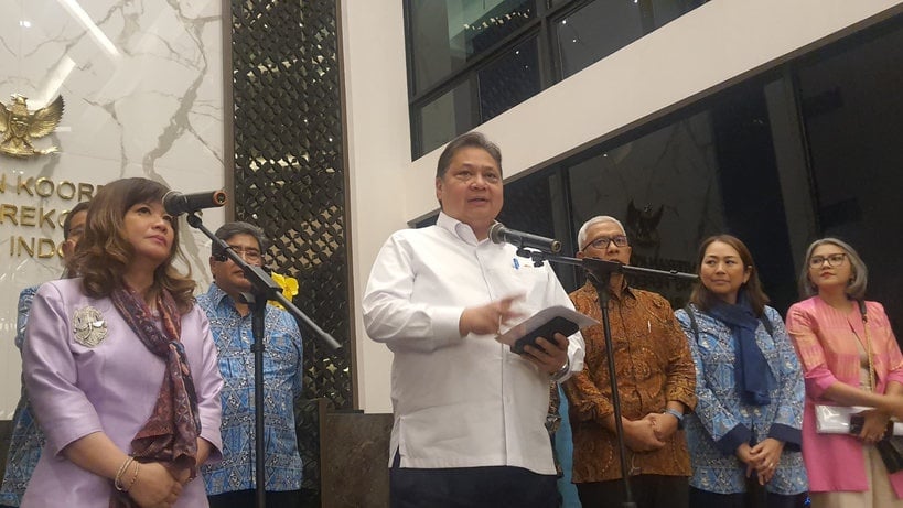 2 Strategi Airlangga Selamatkan Industri Padat Karya dari PHK