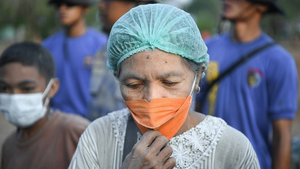 2024/11/10/antarafoto-evakuasi-pengungsi-terdampak-erupsi-gunung-lewotobi-1731249852.jpg