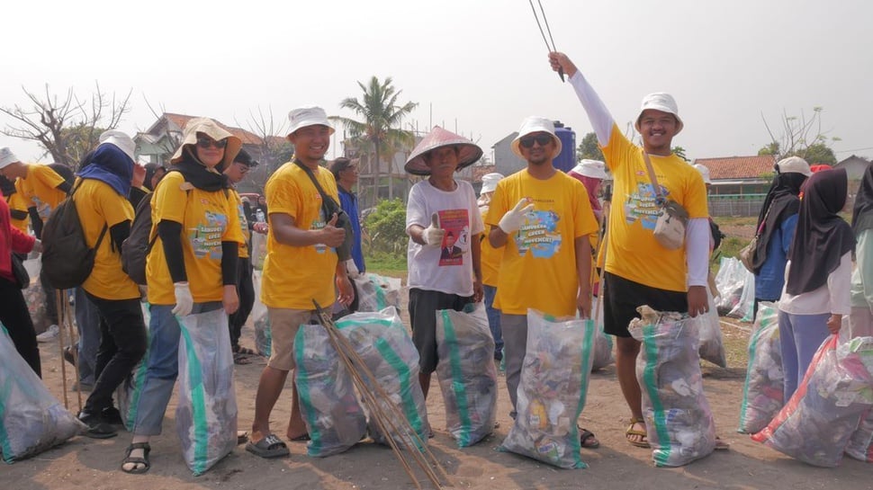 Samudera Indonesia & Pandawara Bersih-Bersih Pantai Tanjung Kait