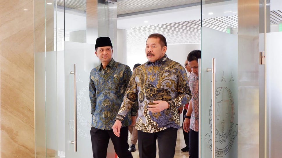 Menteri Transmigrasi Temui Jaksa Agung Minta Pendampingan Hukum