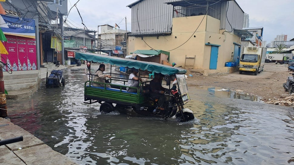 Pilu Warga Dermaga Ujung Hadapi Banjir Rob Tanpa Henti