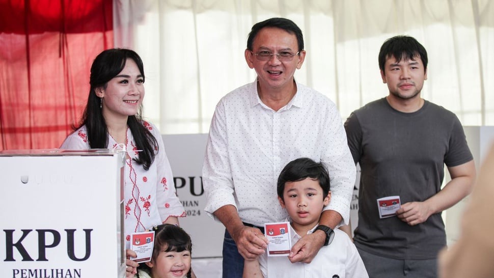 Ahok, Istri & Putra Sulungnya Mencoblos di TPS 60 Pluit