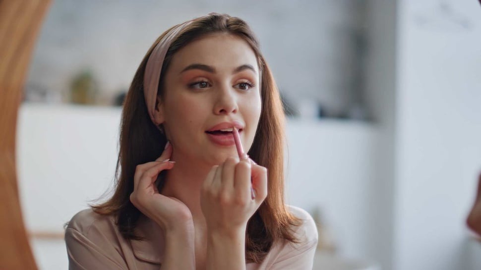 10 Rekomendasi Lip Liner Terbaik, Bikin Penampilan Makin Bold