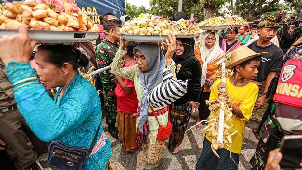 Apa Itu Festival Perang Topat 2024 di Lombok & Kapan Digelar?