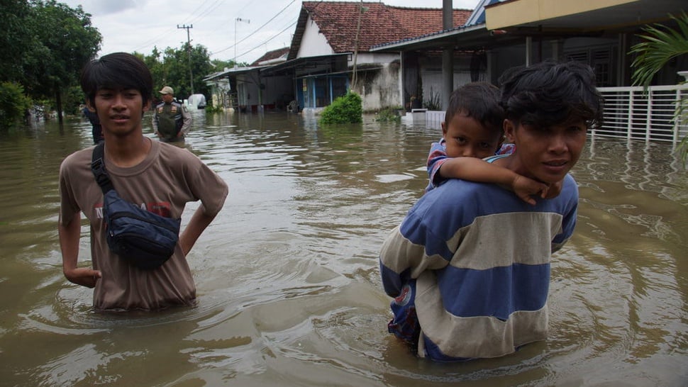 Cerita Masyarakat Jombok Bertahan saat Banjir Menyapu Daratan