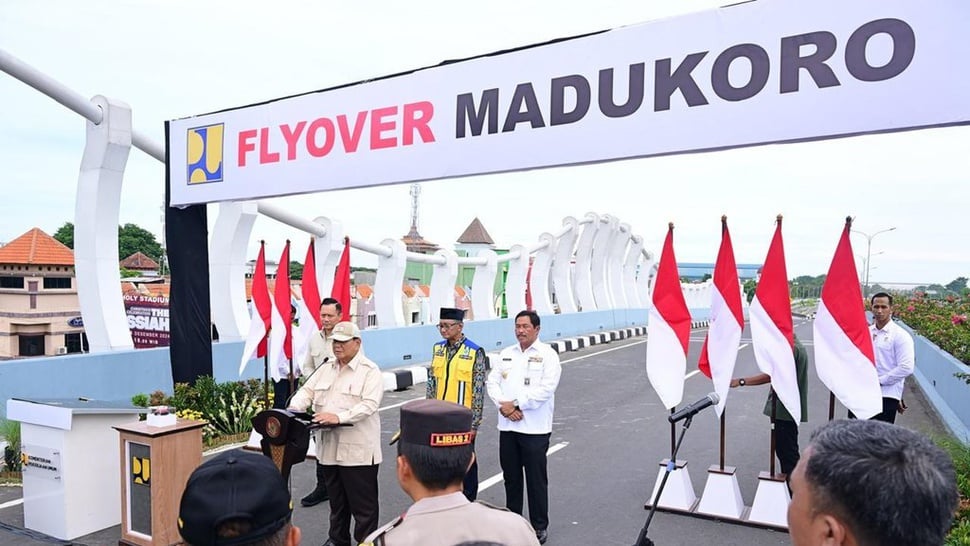 Presiden Prabowo Resmikan Flyover Madukoro di Kota Semarang