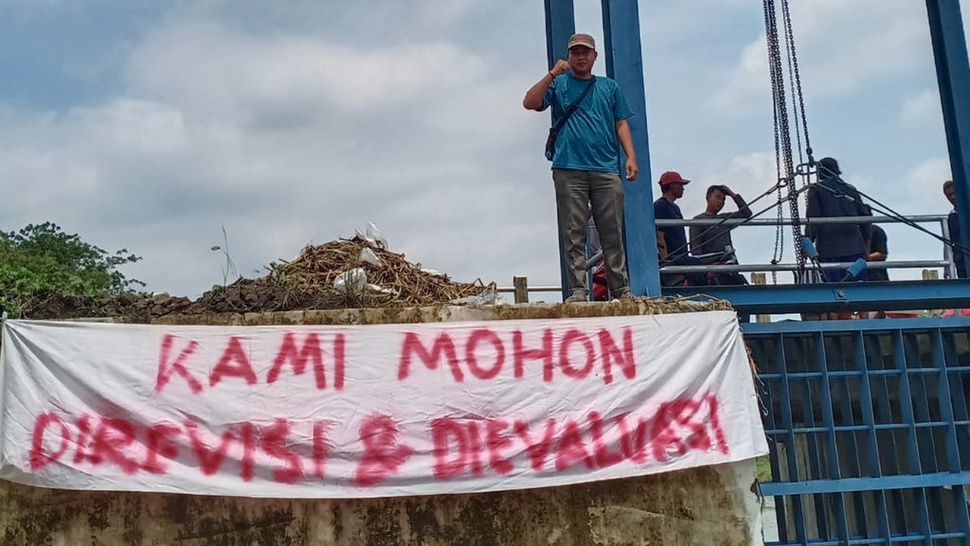 Warga Desa Jombok Tuntut Pemda Atasi Banjir dengan Serius